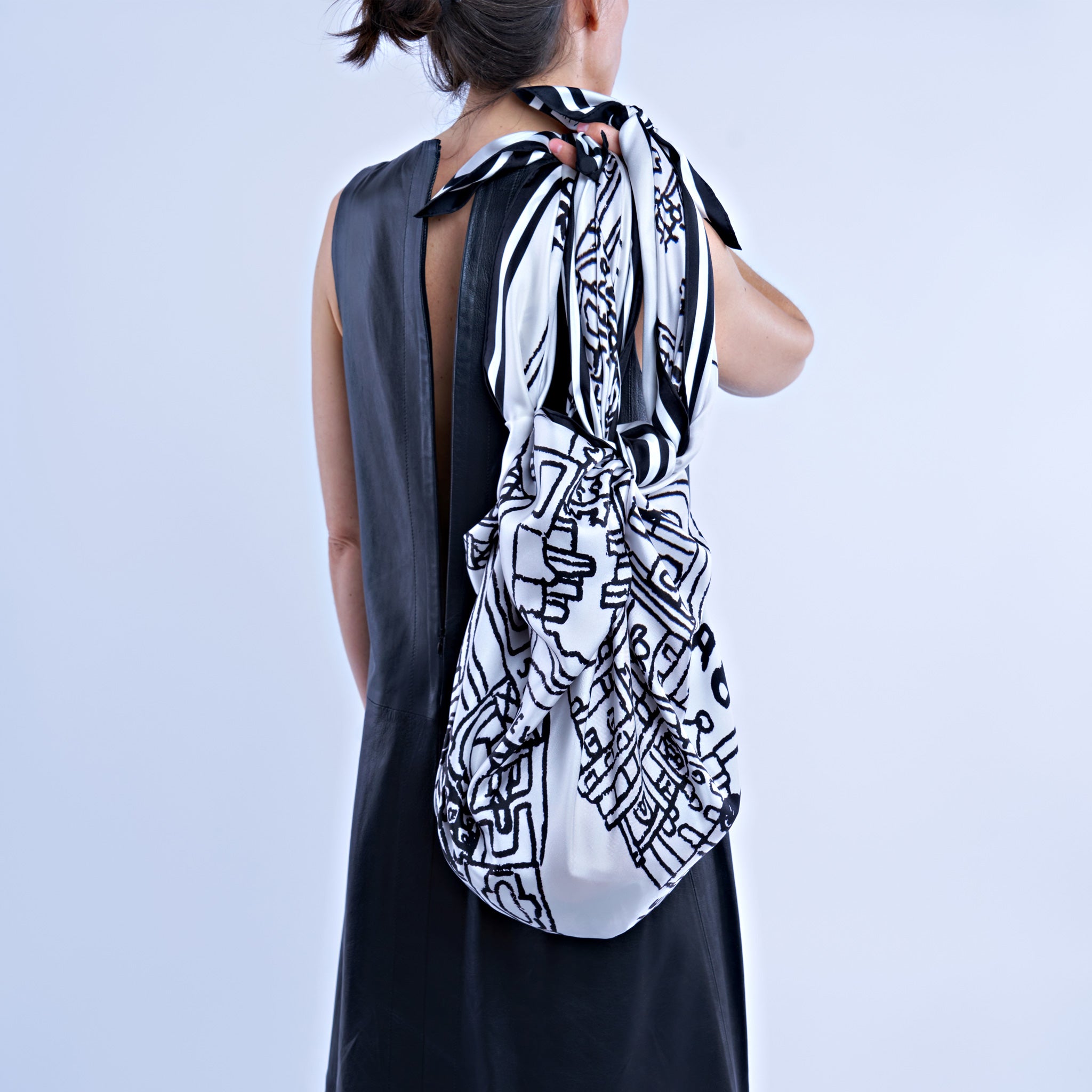 【翌日発送可能】 Furoshiki Saltamontes – Handle Bag Wave with I Herrera Alicia ニット/セーター